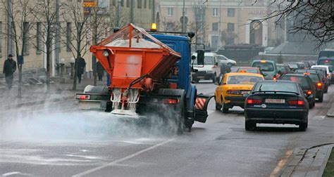 Воздействие соли и химических реагентов на дороге