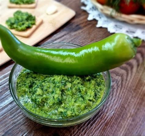 Использование острых перцев для пикантного вкуса аджики