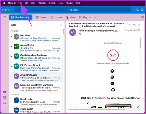 Нажмите на вкладку "Файл" в верхнем меню Outlook