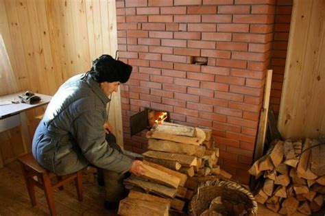 Не перегружайте печь дровами