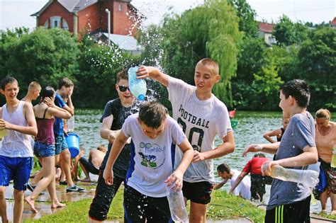 Организуйте водную битву