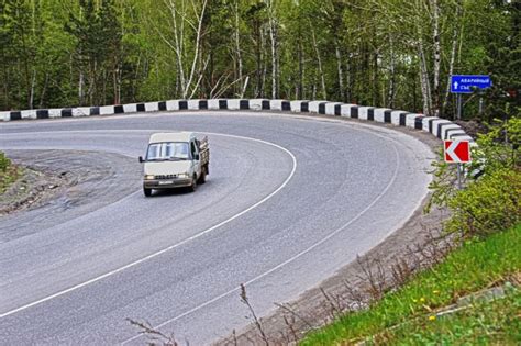 Особенности переключения скоростей при поворотах