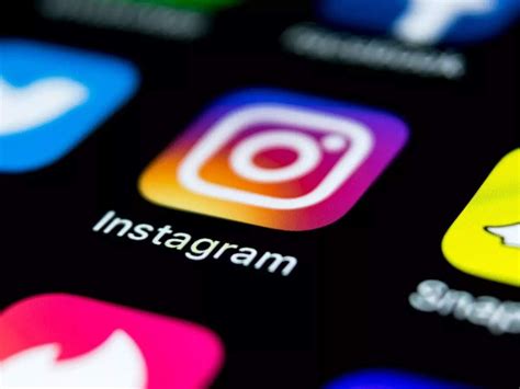 Откройте приложение Instagram на своем телефоне