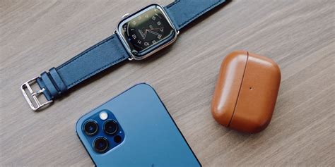 Пара Apple Watch с iPhone 13 Pro