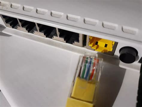 Подключите кабель Ethernet: