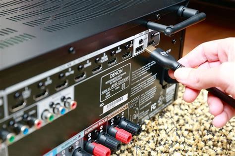 Подключите приставку к телевизору по HDMI-кабелю