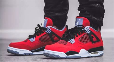 Проверка подлинности кроссовок Air Jordan 4: основные характеристики