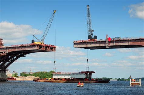 Строительство мостов и пути к дому