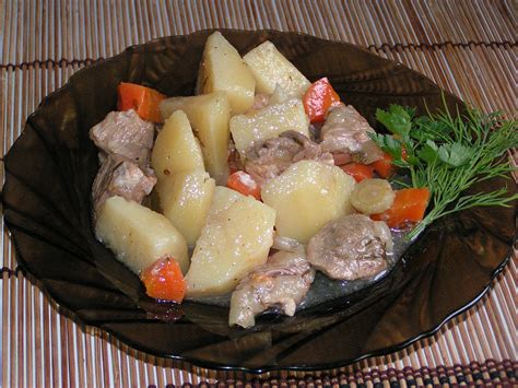 Тушёная картошка с мясом в мультиварке Поларис