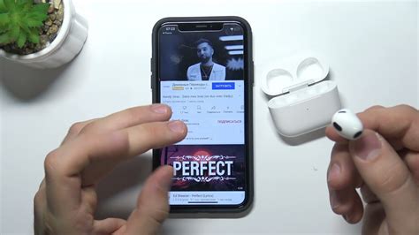 Управление музыкой с помощью AirPods 3