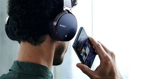 Шаг 2: Включите наушники Sony в режиме Bluetooth